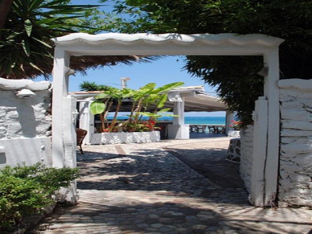 Taradella Hotel Alissos Bagian luar foto