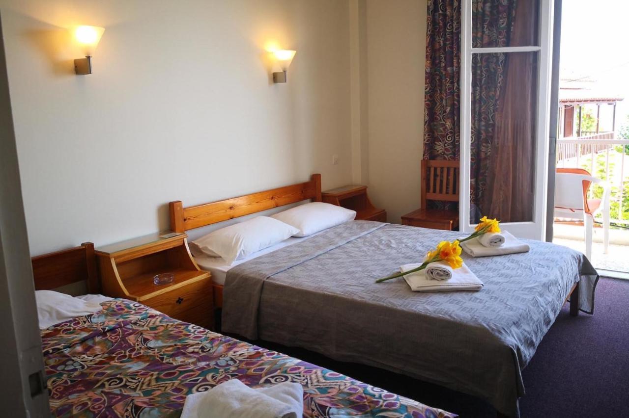 Taradella Hotel Alissos Bagian luar foto
